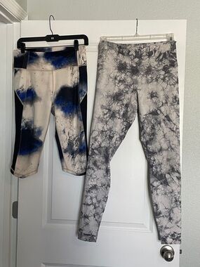 2 lululemon athletica Blue, Black & Gray Tie-Dye Leggings/Capris Size 10